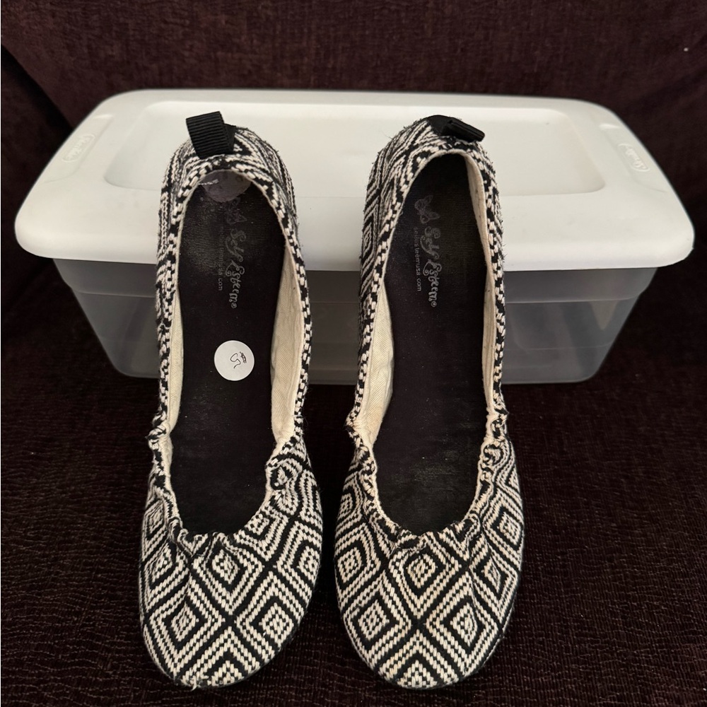 Self Esteem Black and White Geometric Ballet Flats
